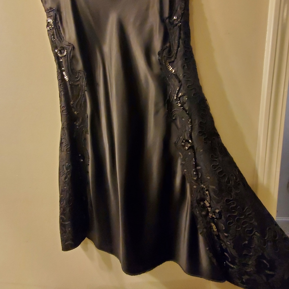 clothes - Picture 4 of 16